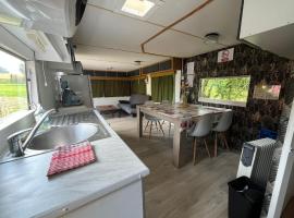 Gite "home" - piscine, hotel in Juvigny-le-Tertre