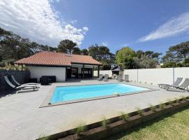 Villa d'exception avec piscine chauffée proche océan à Biscarrosse Plage - FR-1-831-8，位于比斯卡罗斯的酒店