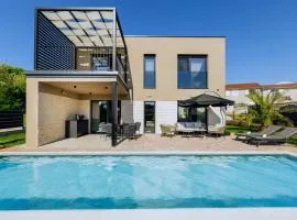 Villa MARINE with Pool in picturesque village Tar near Poreč