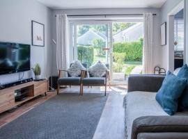 Bayview 87 - 2 Bedroom Chalet - Bayview Oxwich, cabin in Oxwich
