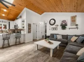 Hummingbird Corner Pet Friendly Great Location Jacuzzi