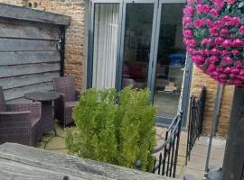Larch Cottage Ruston with hot tub, dogs go free