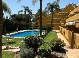 Elviria 2-level Apt Beach-Pool access, fully equipped