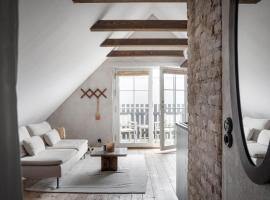 Charming loft on Österlen, hotel v destinaci Tomelilla
