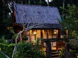 Uma Cabins