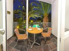 Acogedor Apartamento con Piscina y Jardin