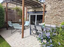 GITE DE LA PIERROSE 100 m2 avec jardin privé Proche de Bayeux et des plages du Débarquement