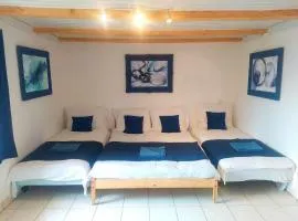 The Hidden Gem, 1 bedroom, 1 living room, 4 beds, Sleeps 5