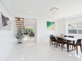 Thorneside seaside dream home near the blue sea