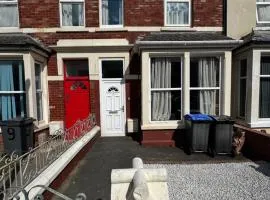 Harmony House - Close to Blackpool FC - Excellent Transport Links - Sleeps up to 6