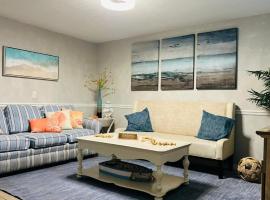 Coastal Cottage in Port Richey, Pet-Friendly Getaway Near Beaches, Parks, and Tampa, ξενοδοχείο σε Port Richey