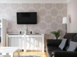 Convenient 3 Bedroom House with Garden in Luton