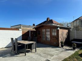 Beachside Home-Pizza Oven & Bar Close To Beach and Town, hotel in Cleveleys