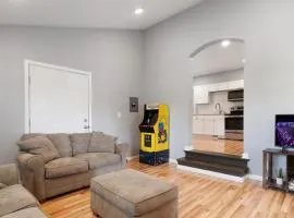 Beautifull Whole House! Walk to Niagara Falls! 4 Bedroom Home