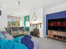 Beautiful 4 Bedroom Home with Parking in Rugby