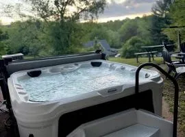 Spotless, Comfortable home with Hot Tub!