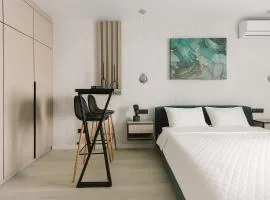 Квартира з панорамними вікнами на озеро