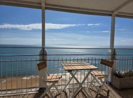 Suite Torre Azzurra B&B - Rooftop Sea View, hotell sihtkohas Follonica