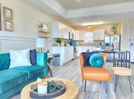 Gorgeous Resort, Fish Private Lake, Pools, Golf!, hotel i Branson West