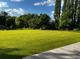 Glamping tent in oase van groen