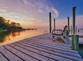 Spacious house- Deep Water Dock Pool Golf Cart Rental available