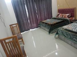 Near helipad Jbk hotel phata, hotel a Phata