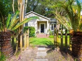 The Bungle House - Funky Bungalow, bungalow em Charleston