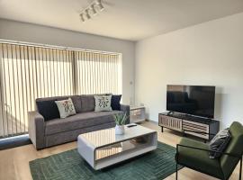 Luxury 2-Bed Apartment with AC, Sleeps 6, Private Garden, Free Parking, Netflix, hotelli kohteessa Kidlington