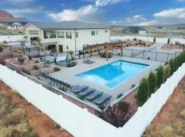 Lux Kanab Home with Pool Hot Tub Pickleball Courts