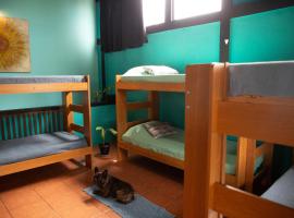 Hostel Casa Lion - Shared room, hotell i Búzios