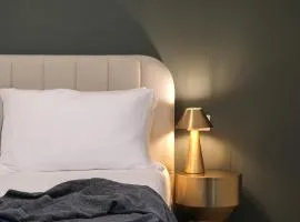 Prestige Suite Room - Just 30 Seconds Walk to Bernina Express