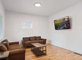 Beautiful 4 bedroom home short walk to Niagara Falls