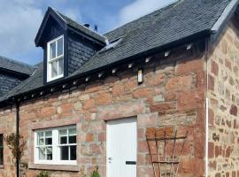 North Coast Property - Avoch Beach House - Luxury house with sea views, overnatningssted med k&oslash;kken i Avoch