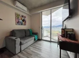 Macaw at 20's Pool, Gym & Stylish City Stay