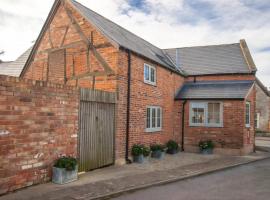 The Old Storehouse - Luxury Retreat nr Chippenham with BBQ, Sleeps 12 and Dog-Friendly!, hotel v destinaci Clack