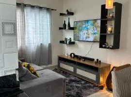 linda casa alugo diaria ou mensal para empresa