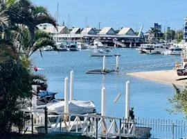 Marina Views - Family friendly by Custom Bnb Hosting