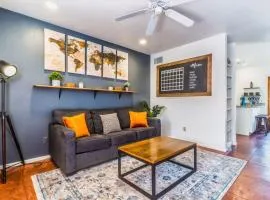 2BR Hideaway with Patio Springtime in Downtown