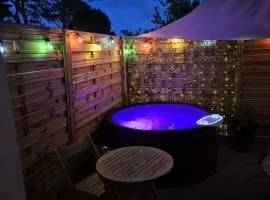 Romantic room le moutik du bord de mer avec SPA et sauna parking gratuit