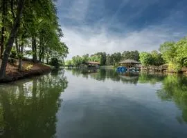 Lakeside Landing by AvantStay Private Dock