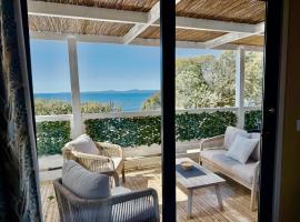 Mobile-home magnifique vue mer camping 4 etoiles, glamping em Saint-Rapha&euml;l