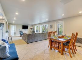 Fish and Hike Apartment with Pool Table in Ketchikan!, hotel in Ketchikan