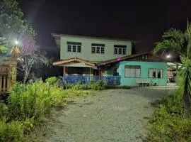 พลอย