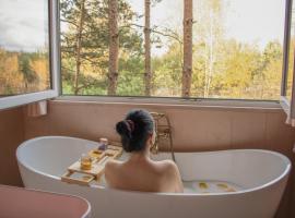 Carthome II Arthome - klimatyczny leśny domek, hotel v mestu Wola Żarczycka