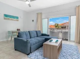 Serene Penthouse Oasis, Pool, Steps from the Beach