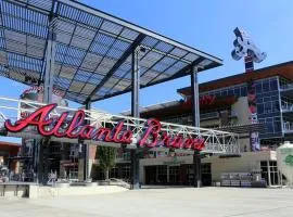 Luxury Townhome - 1 Mile to The Battery Atlanta