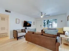 - Pool - Cozy Lux 3bd apt - Austin