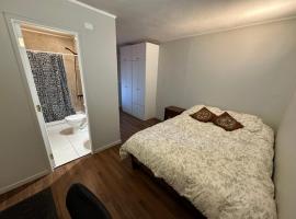Habitación con cama doble y baño privado N2, hotel v destinaci Puerto Montt