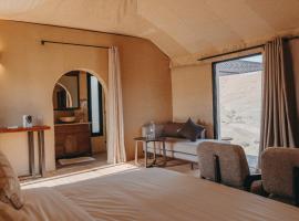마라케시에 위치한 호텔 The White Camel Camp - Agafay Desert Activities