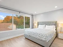 Luxury Hilltop Stay Pool Views Sleeps Many